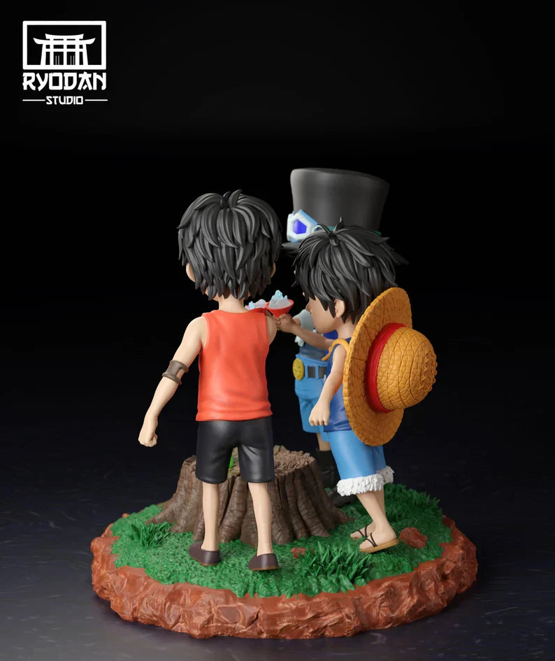 Figurine One Piece - Sabo & Ace & Luffy Fraternité Saké