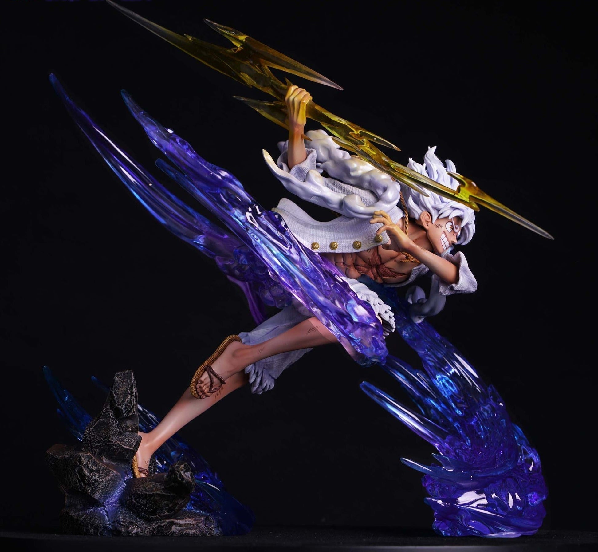 Figurine One Piece - Luffy gear 5 éclair - Anime Town