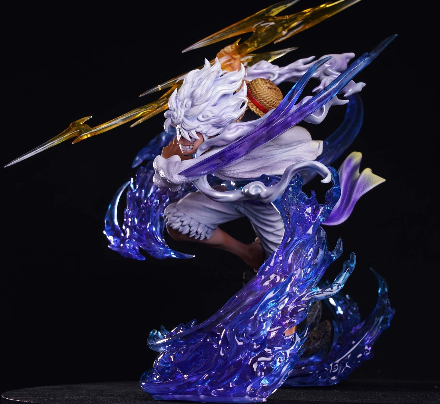 Figurine One Piece - Luffy gear 5 éclair - Anime Town