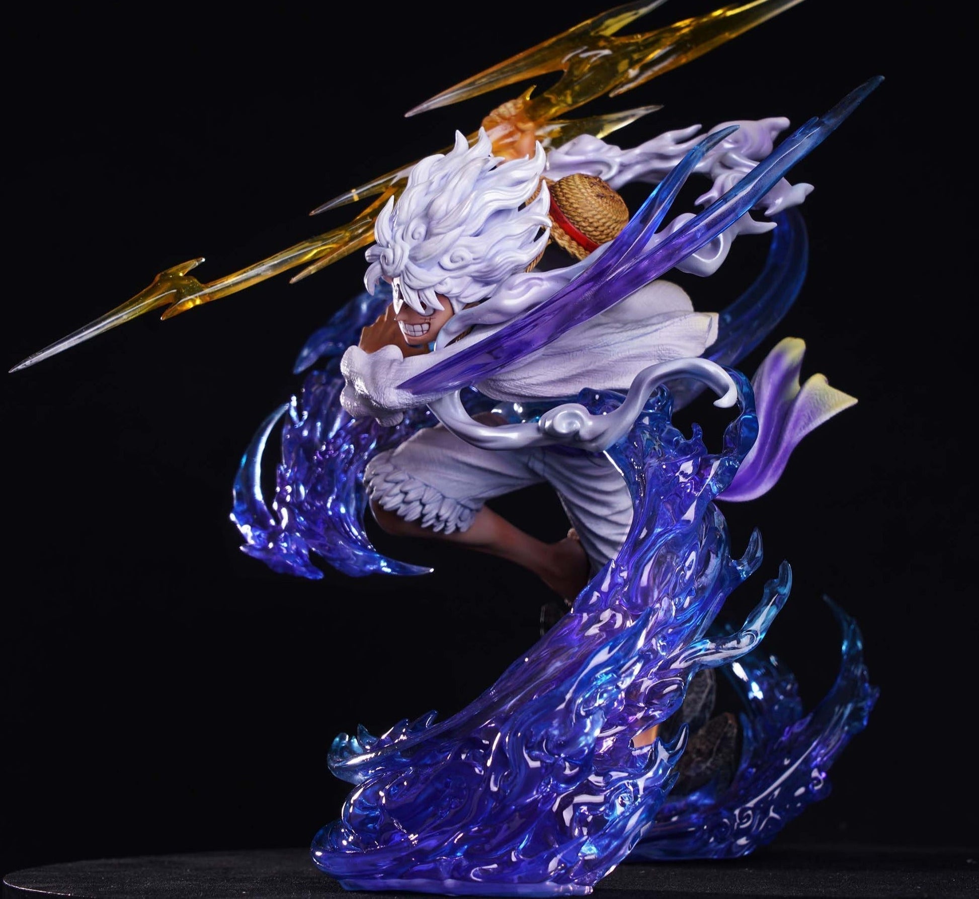 Figurine One Piece - Luffy gear 5 éclair - Anime Town